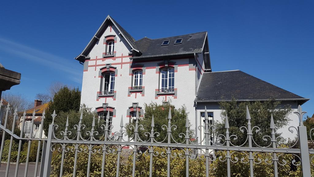 Le Manoir D'A Cote Hotel กูร์เซิล-โซร์-แม ภายนอก รูปภาพ